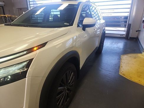 Used 2022 Nissan Pathfinder SL w/ SL Premium Package image 5