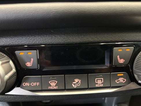 New 2025 Nissan Versa SR image 23