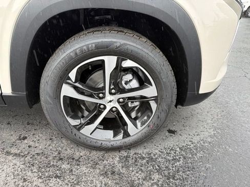 New 2026 Chevrolet Trax RS w/ Sunroof Package FWD image 9