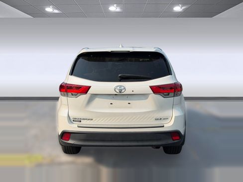 Used 2019 Toyota Highlander XLE AWD/4WD image 7