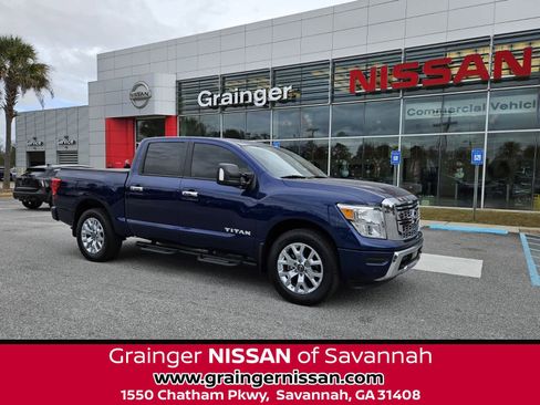 Used 2024 Nissan Titan SV w/ SV Convenience Package image 1