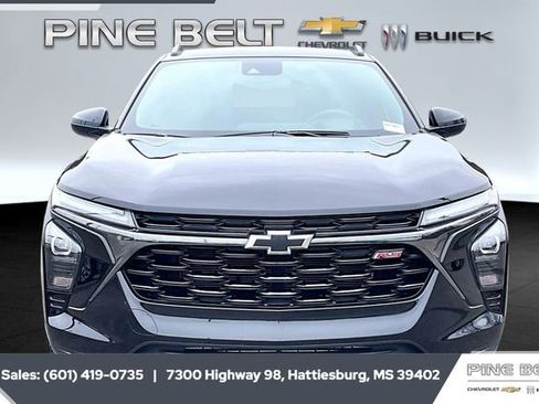 Used 2025 Chevrolet Trax RS w/ Driver Confidence Package image 3