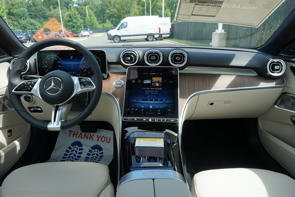Used 2025 Mercedes-Benz C 300 4MATIC Sedan image 53