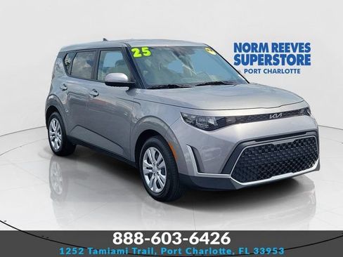 Used 2025 Kia Soul LX FWD image 1
