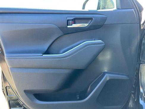 Used 2022 Toyota Highlander XLE image 22