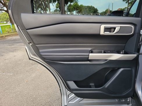 Used 2023 Ford Explorer XLT RWD image 10