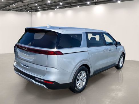 Certified 2022 Kia Carnival LX FWD image 8