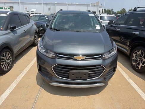 Used 2018 Chevrolet Trax LT w/ LT Convenience Package AWD/4WD image 2