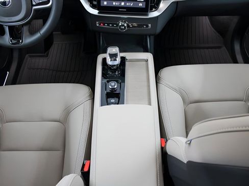 New 2026 Volvo XC90 B6 Plus w/ Protection Package Premier image 16