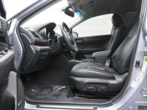 Used 2019 Subaru Outback 3.6R Limited AWD/4WD image 11