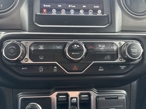 Used 2023 Jeep Wrangler Willys image 29