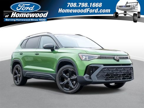 Used 2025 Volkswagen Taos SE image 1