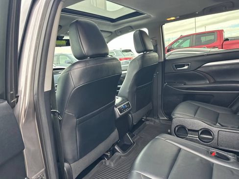 Used 2017 Toyota Highlander XLE AWD/4WD image 20