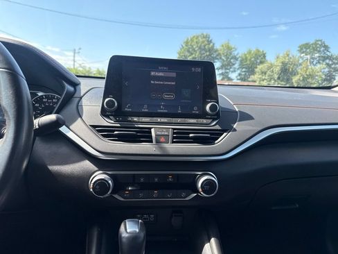 Used 2022 Nissan Altima 2.5 SR FWD image 12
