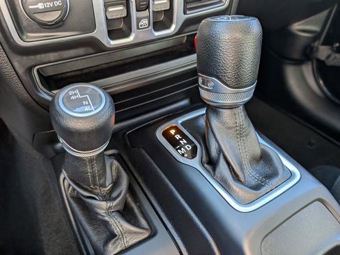 Used 2018 Jeep Wrangler Unlimited Sport S AWD/4WD image 25
