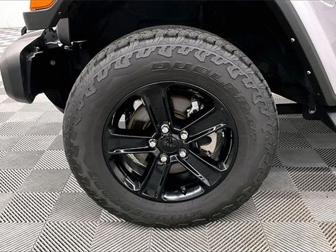 Used 2021 Jeep Wrangler Unlimited Sahara image 9