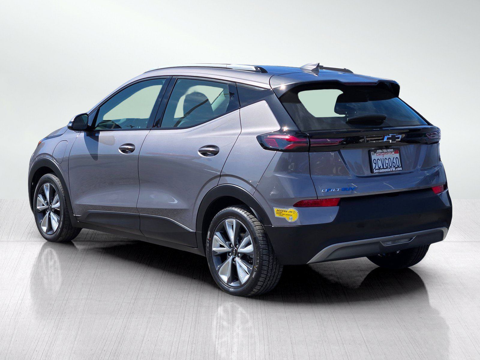 Used 2023 Chevrolet Bolt EUV LT w/ Convenience Package FWD image 6