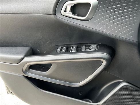 Used 2021 Kia Soul S image 30
