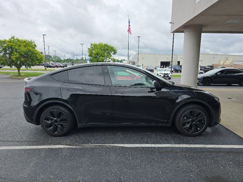 Used 2025 Tesla Model Y Long Range RWD image 2