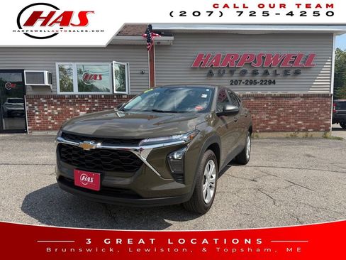 Used 2024 Chevrolet Trax LS FWD image 1