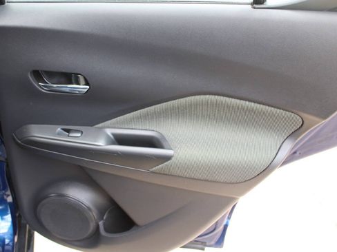 Used 2019 Nissan Kicks SV FWD image 9
