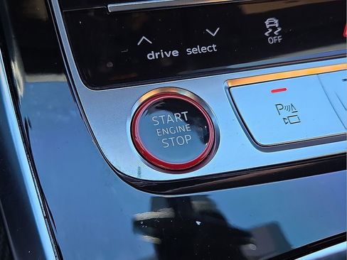 Used 2024 Audi RS Q8 4.0T image 30