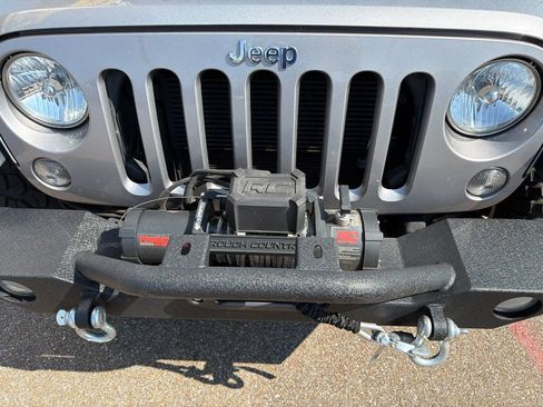Used 2016 Jeep Wrangler Sport w/ Connectivity Group AWD/4WD image 9