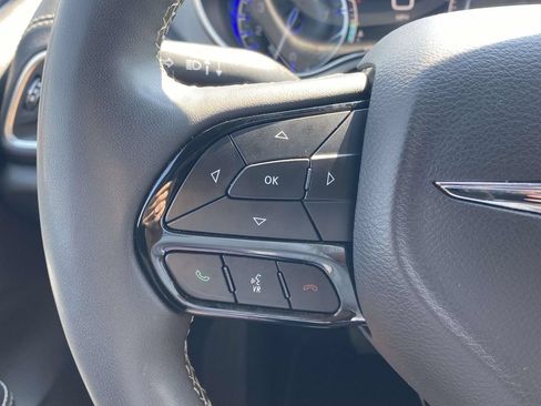 Used 2025 Chrysler Pacifica Limited FWD image 20