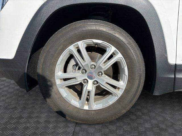 Used 2024 GMC Terrain SLE AWD/4WD image 13