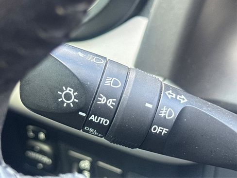 Used 2018 Toyota RAV4 Limited FWD image 17