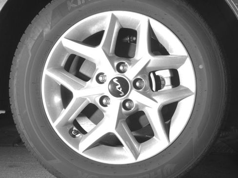 Used 2025 Kia Soul LX w/ LX Technology Package FWD image 13