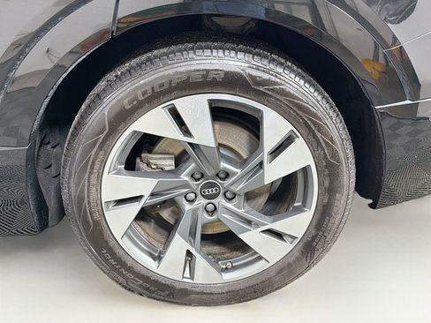 Used 2022 Audi e-tron Premium Plus image 34