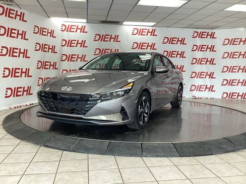 Used 2023 Hyundai Elantra Limited w/ Cargo Package FWD image 3