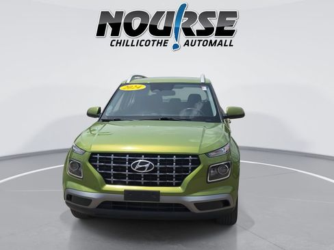 Used 2024 Hyundai Venue SEL FWD image 3