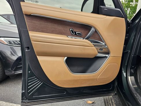 Used 2023 Land Rover Range Rover Long Wheelbase SE image 14