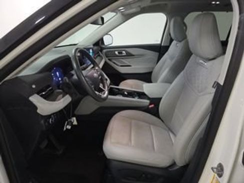 Used 2025 Ford Explorer Platinum w/ Ultimate Package AWD/4WD image 5