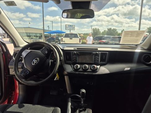 Used 2017 Toyota RAV4 LE FWD image 20