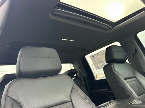 Used 2022 GMC Sierra 3500 Denali image 16