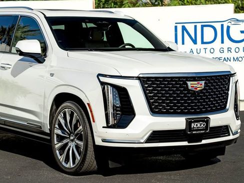 Used 2025 Cadillac Escalade Premium Luxury w/ Touring Package AWD/4WD image 5
