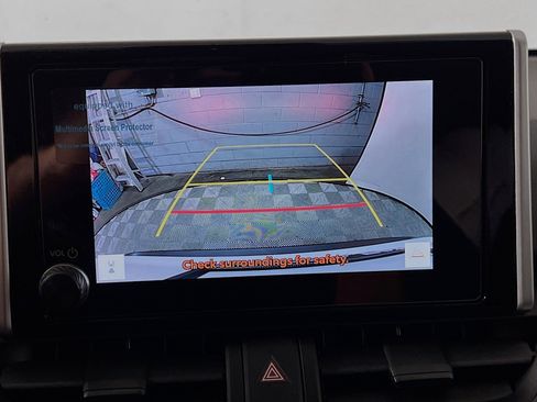 Used 2025 Toyota RAV4 XLE AWD/4WD image 29