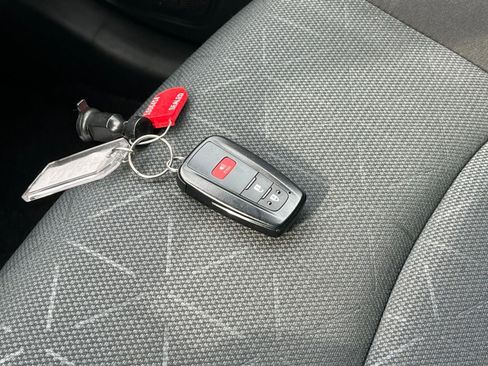 Used 2025 Toyota RAV4 XLE image 22