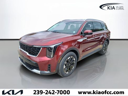 Certified 2025 Kia Sorento S FWD image 3