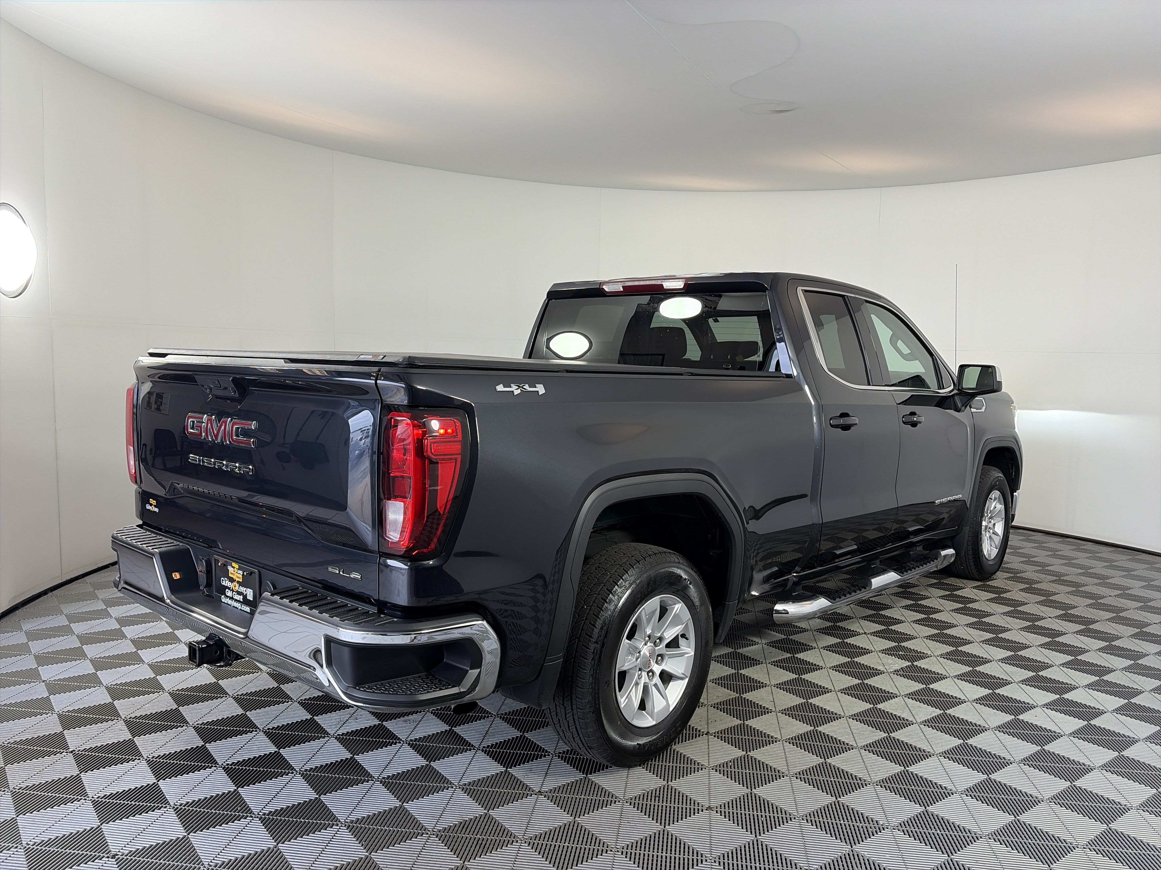 Used 2024 GMC Sierra 1500 SLE AWD/4WD image 10