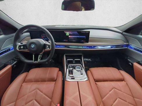 Used 2025 BMW 750e xDrive AWD/4WD image 19