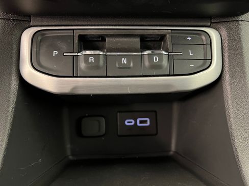 Used 2023 GMC Acadia SLE w/ Driver Convenience Package image 27