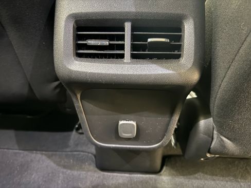 Used 2018 Chevrolet Equinox LT FWD image 23