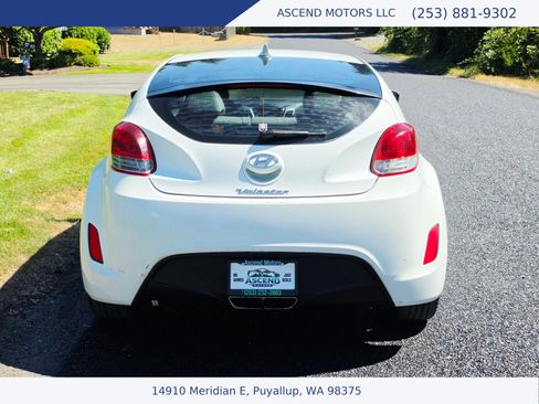 Used 2012 Hyundai Veloster FWD image 4