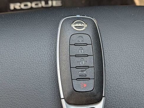 Used 2023 Nissan Rogue SL AWD/4WD image 32