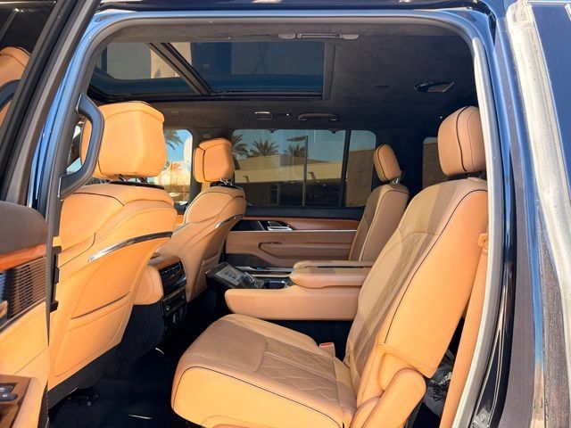 Used 2022 Jeep Grand Wagoneer Series III AWD/4WD image 15