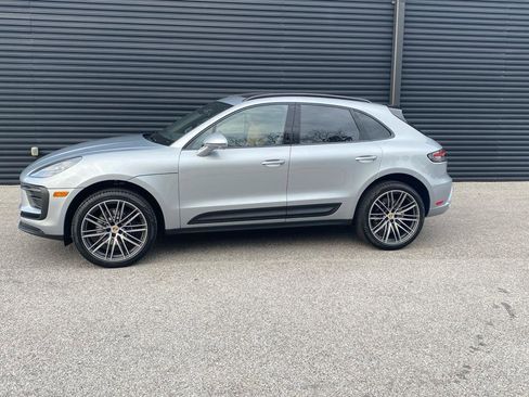 Certified 2025 Porsche Macan image 2